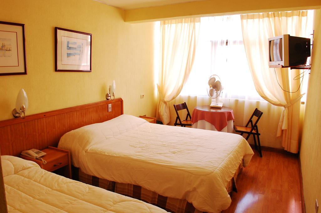 Hotel Jham Ікіке Номер фото