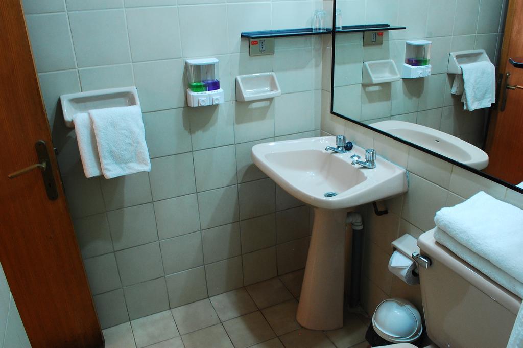 Hotel Jham Ікіке Номер фото